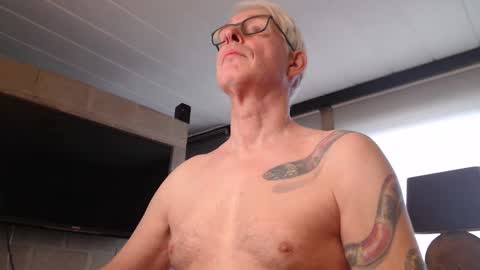 Snapshot of tirexxx_x chatting on February 20, 7:23 am tirexxx_x online show from February 20, 7:23 am