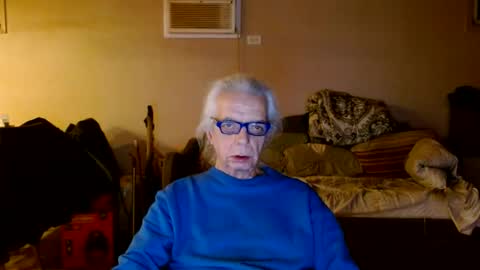 Snapshot of tom112292014 chatting on February 12, 12:27 am tom112292014 online show from February 12, 12:27 am