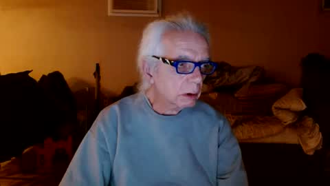 Snapshot of tom112292014 chatting on February 18, 2:38 am tom112292014 online show from February 18, 2:38 am