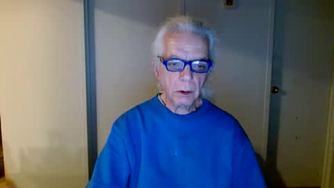 Snapshot of tom112292014 chatting on February 8, 10:18 am tom112292014 online show from February 8, 10:18 am