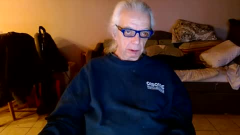 Snapshot of tom112292014 chatting on December 30, 3:36 am tom112292014 online show from December 30, 3:36 am