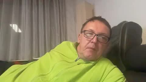 Tom online show from February 6, 5:21 pm