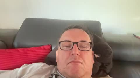 Tom online show from May 26, 5:42 pm