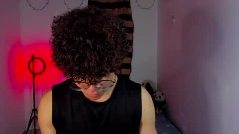 Tom Blue online show from April 18, 2:35 am