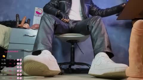 Tom online show from February 26, 5:25 pm