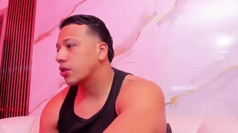 Tom muscle1 online show from December 21, 12:24 pm