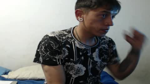 tomas_turbado_ online show from April 15, 7:19 am