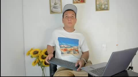 tomasstyl_ online show from June 2, 6:42 pm