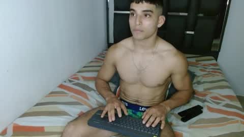 tomaz_18 online show from April 10, 3:52 pm