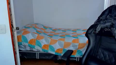 Twitter BreddTommy IG tommy bredd online show from December 13, 7:53 pm