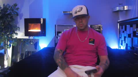 Snapshot of tommy_knuckles chatting on December 10, 5:28 am Tommy online show from December 10, 5:28 am