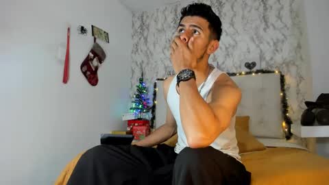 tomwagner_ online show from December 31, 2:25 pm