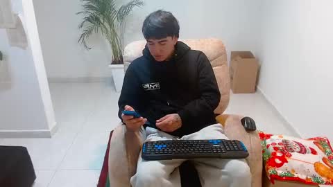 tomy337271 online show from December 17, 12:56 pm