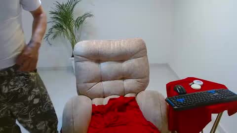 tomy337271 online show from December 4, 6:15 pm