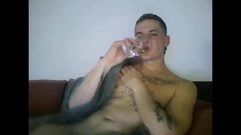 tonystrawberry online show from April 17, 8:55 pm