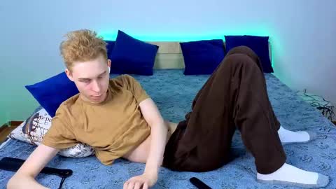 Max online show from May 27, 11:51 am