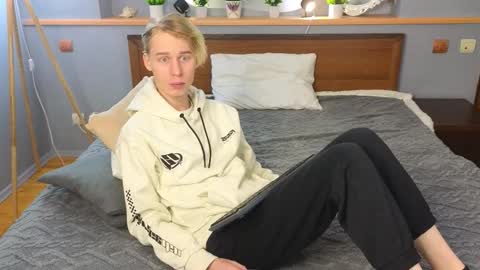 Max online show from November 28, 1:46 pm