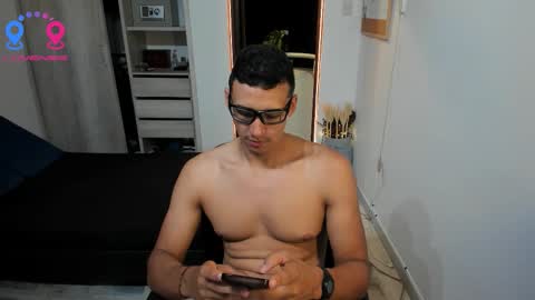 travis bakerr online show from October 8, 12:15 am