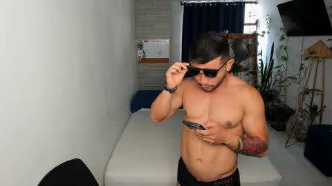 travis bakerr online show from December 15, 9:09 pm