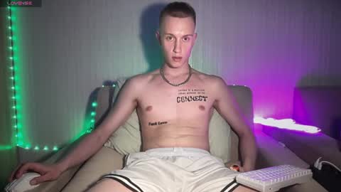 Travis online show from June 25, 4:55 pm
