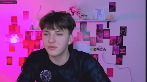 Travis online show from April 15, 9:09 am