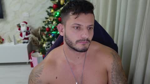 TRAVISS HOLDEN online show from December 21, 5:03 am