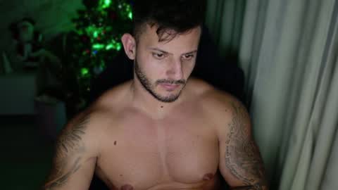 TRAVISS HOLDEN online show from December 18, 4:31 am