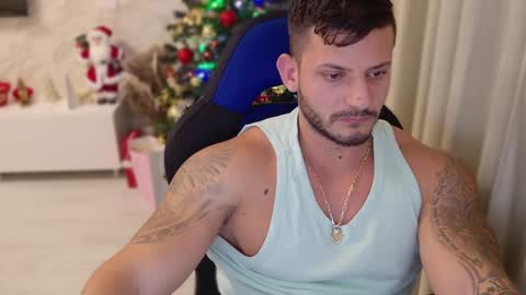 TRAVISS HOLDEN online show from December 19, 11:46 pm