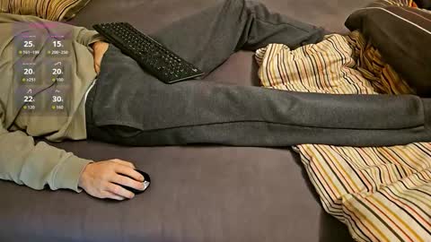 tree1989 online show from October 31, 4:32 pm