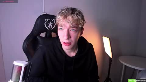 TrevorBenson online show from December 17, 3:36 am