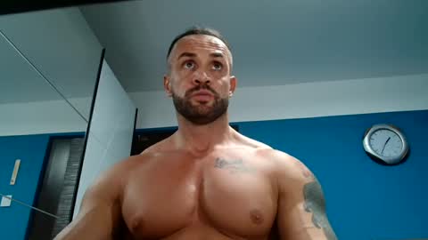 Snapshot of tridentmuscles chatting on December 3, 11:35 pm tridentmuscles online show from December 3, 11:35 pm