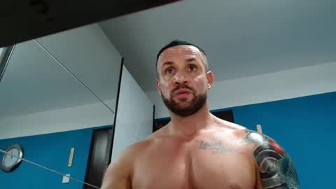 Snapshot of tridentmuscles chatting on January 25, 11:00 pm tridentmuscles online show from January 25, 11:00 pm