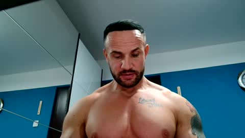 Snapshot of tridentmuscles chatting on January 1, 8:04 pm tridentmuscles online show from January 1, 8:04 pm