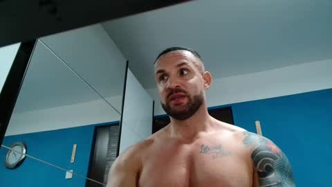 Snapshot of tridentmuscles chatting on February 25, 11:33 pm tridentmuscles online show from February 25, 11:33 pm