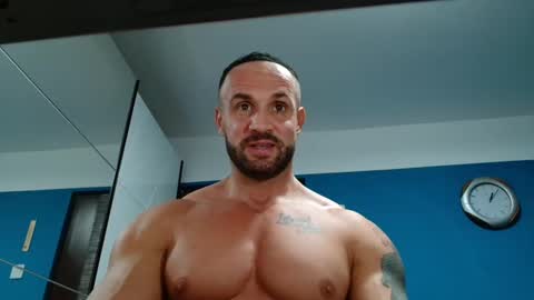 Snapshot of tridentmuscles chatting on December 23, 11:06 pm tridentmuscles online show from December 23, 11:06 pm