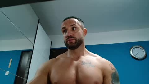 Snapshot of tridentmuscles chatting on January 2, 10:37 am tridentmuscles online show from January 2, 10:37 am