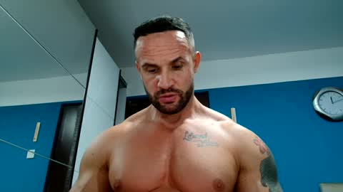 Snapshot of tridentmuscles chatting on December 17, 10:11 pm tridentmuscles online show from December 17, 10:11 pm