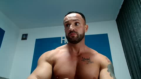 Snapshot of tridentmuscles chatting on December 16, 1:10 am tridentmuscles online show from December 16, 1:10 am
