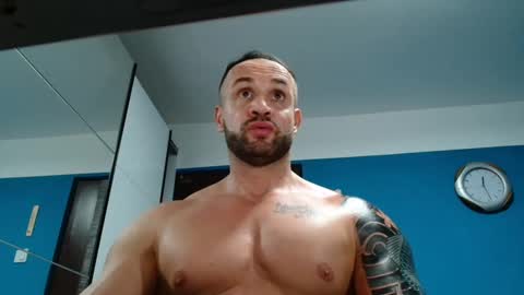 Snapshot of tridentmuscles chatting on January 8, 10:27 pm tridentmuscles online show from January 8, 10:27 pm