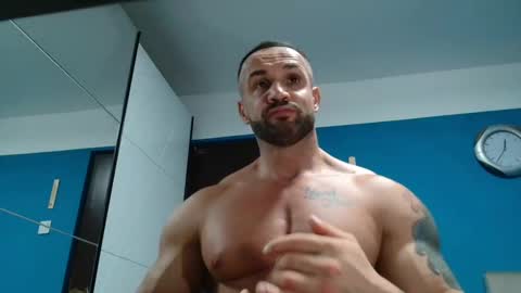 Snapshot of tridentmuscles chatting on December 22, 10:36 pm tridentmuscles online show from December 22, 10:36 pm