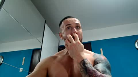 Snapshot of tridentmuscles chatting on February 13, 10:22 pm tridentmuscles online show from February 13, 10:22 pm