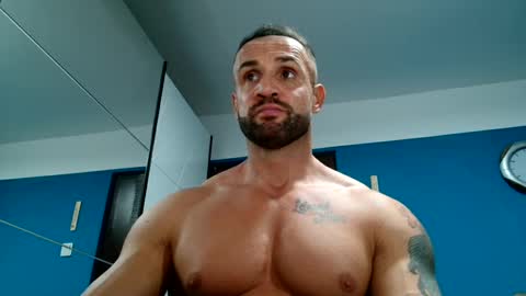 Snapshot of tridentmuscles chatting on December 16, 10:13 pm tridentmuscles online show from December 16, 10:13 pm