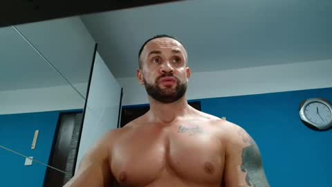 Snapshot of tridentmuscles chatting on December 27, 10:26 pm tridentmuscles online show from December 27, 10:26 pm