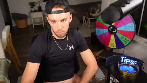 Snapshot of troy_greenxo chatting on October 21, 2:36 am Troy Green online show from October 21, 2:36 am
