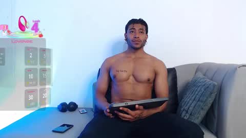 Snapshot of troy_lee1 chatting on September 22, 2:49 pm    online show from September 22, 2:49 pm