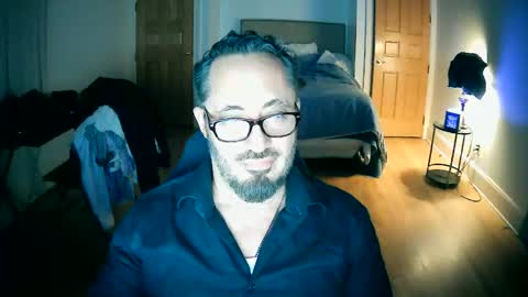 Snapshot of tuscan_taurus chatting on October 23, 6:39 am tuscan_taurus online show from October 23, 6:39 am