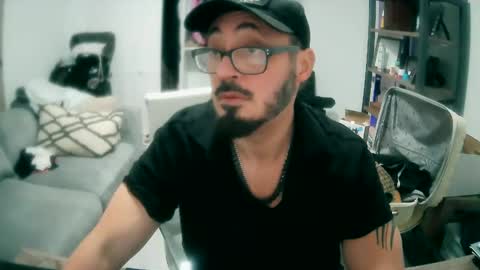 Snapshot of tuscan_taurus chatting on January 27, 7:14 am tuscan_taurus online show from January 27, 7:14 am