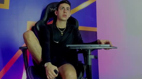 twink_scott19 online show from December 3, 5:02 am