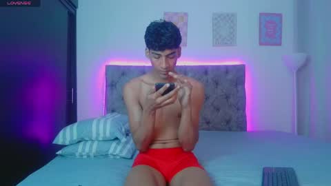 twinksboys_23 online show from April 15, 7:14 pm