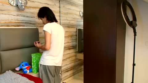    online show from October 31, 2:35 am